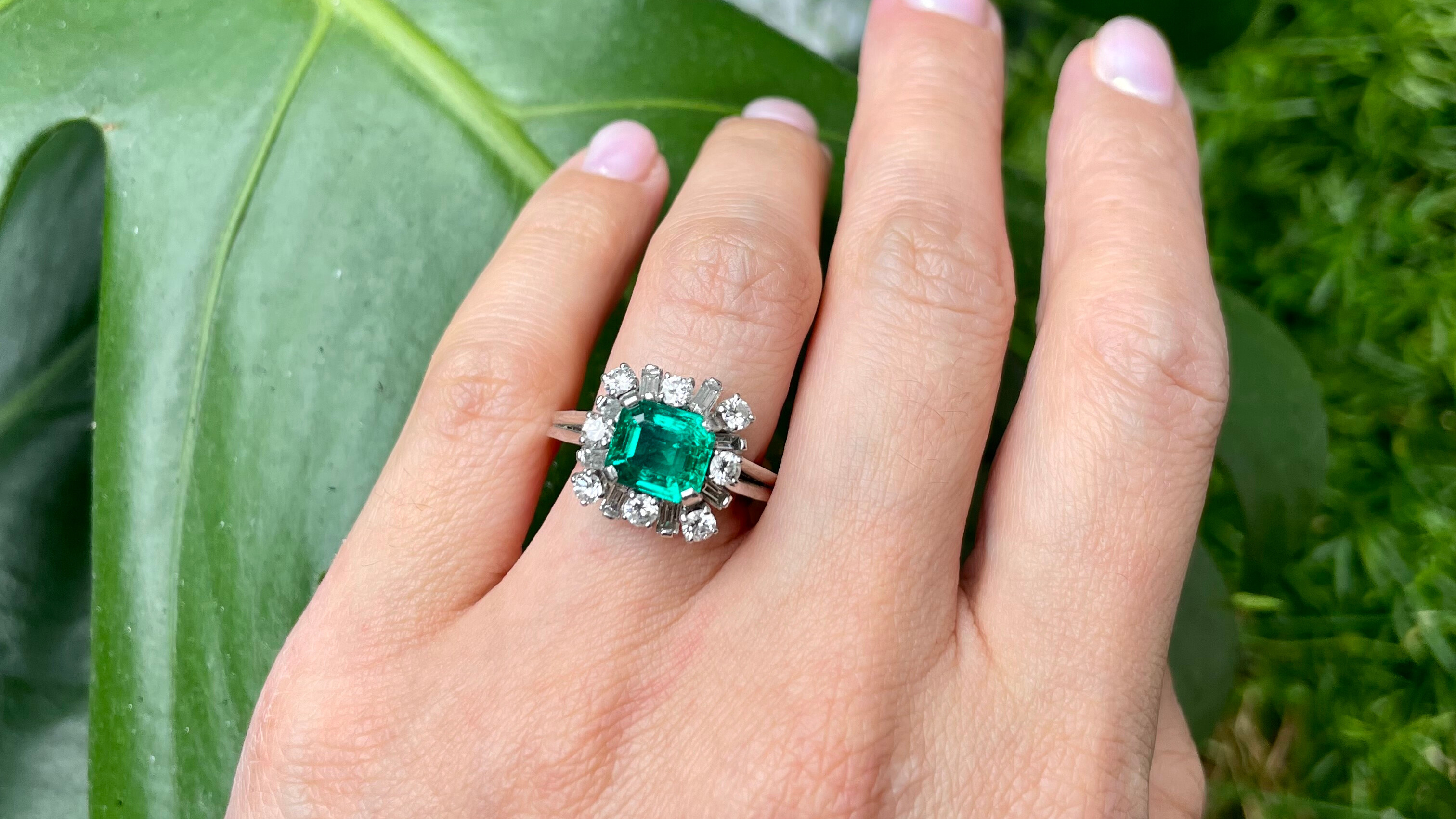 Second Hand 18ct Gold Emerald & Brilliant Diamond 3 Stone Ring -  thbaker.co.uk