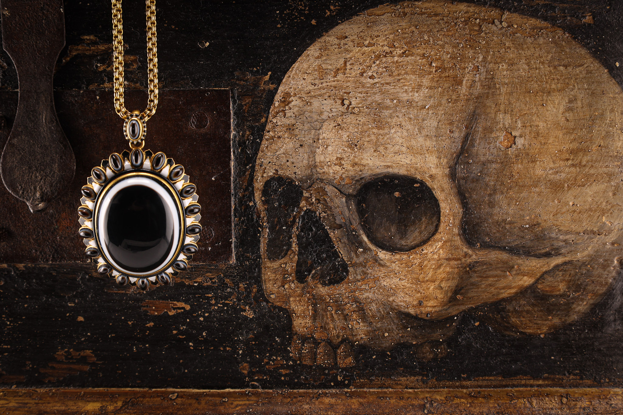 A closed mourning locket