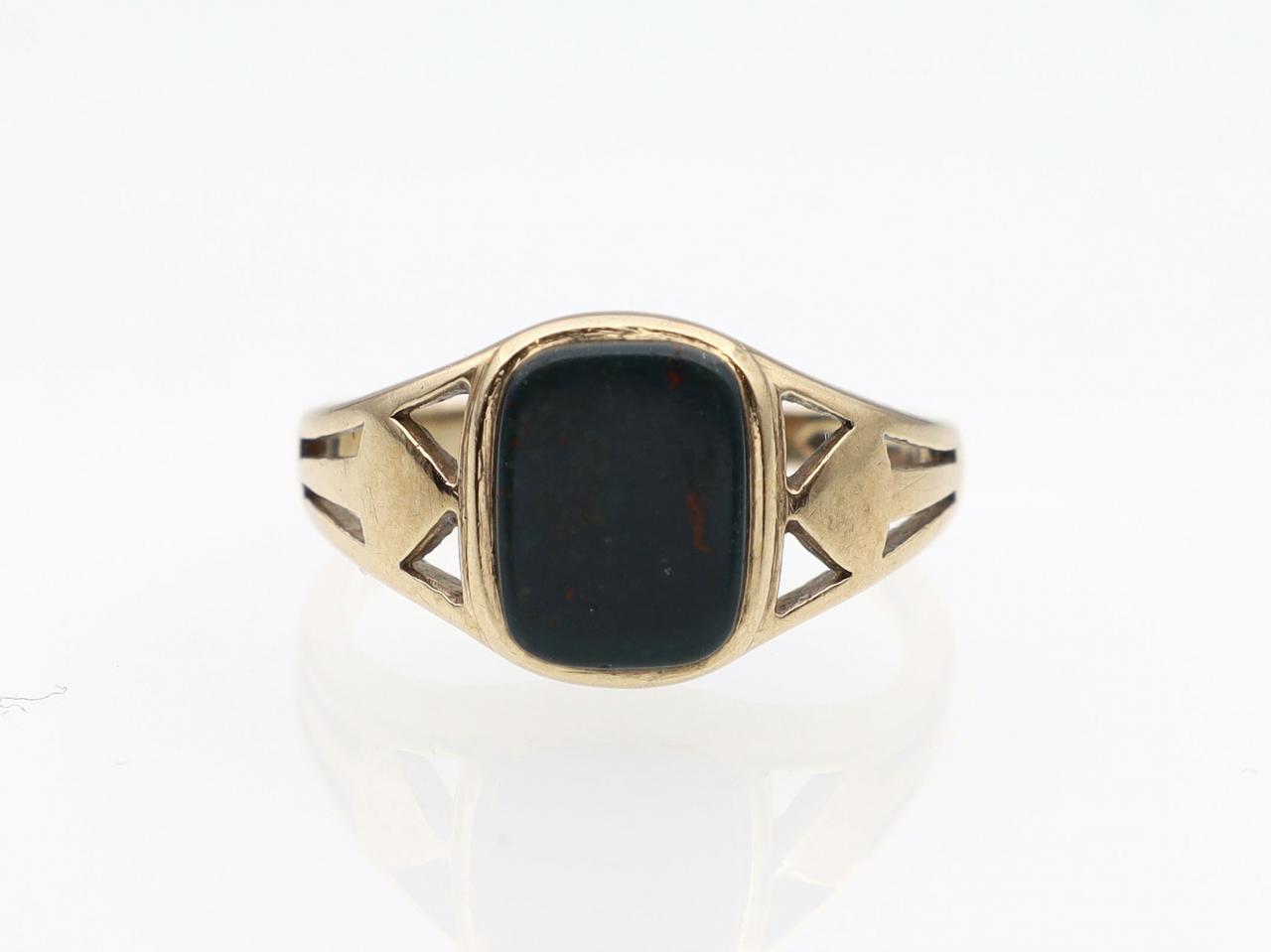 Vintage 9kt yellow gold and bloodstone signet ring