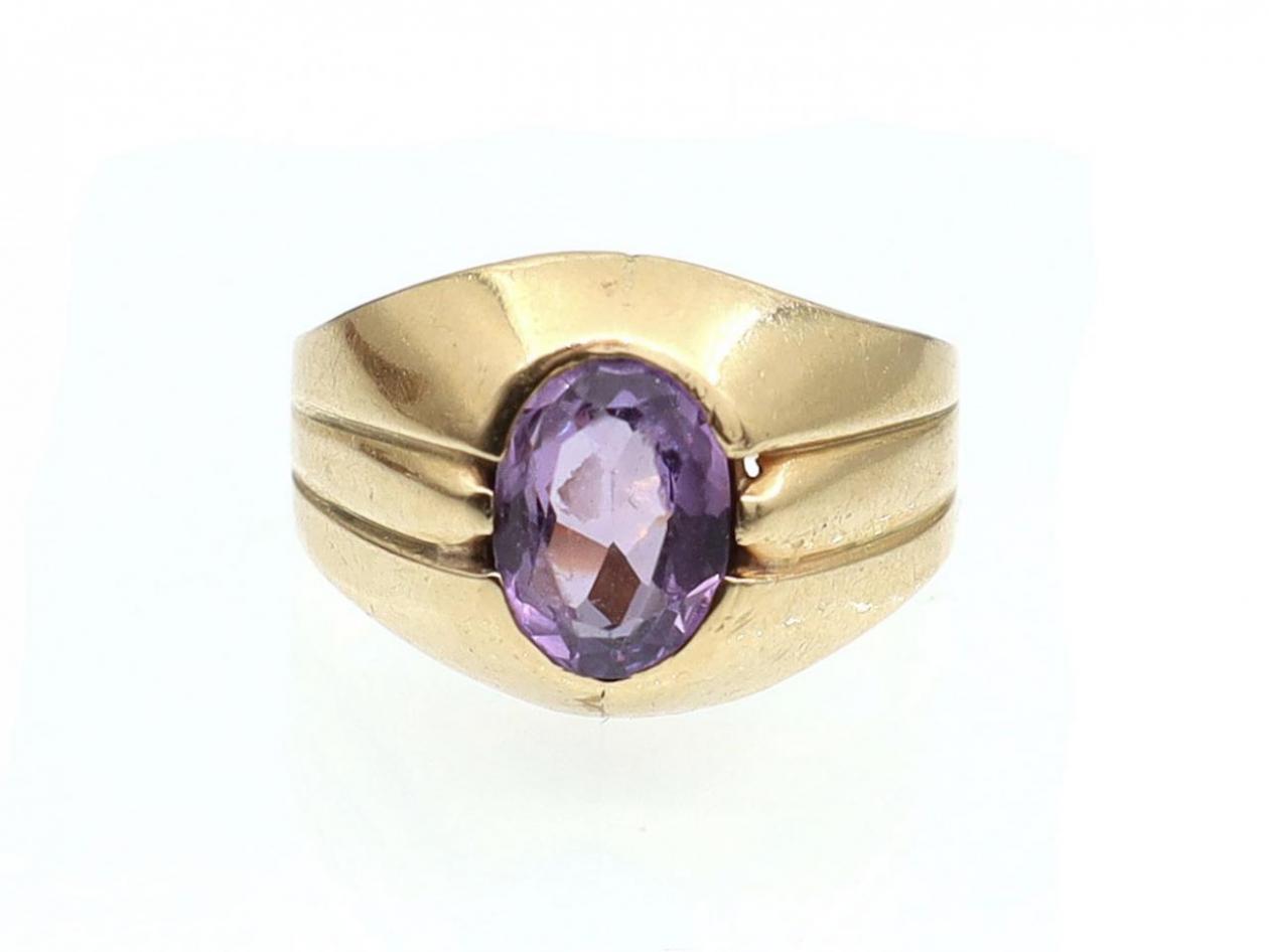 Vintage 18kt yellow gold amethyst signet ring