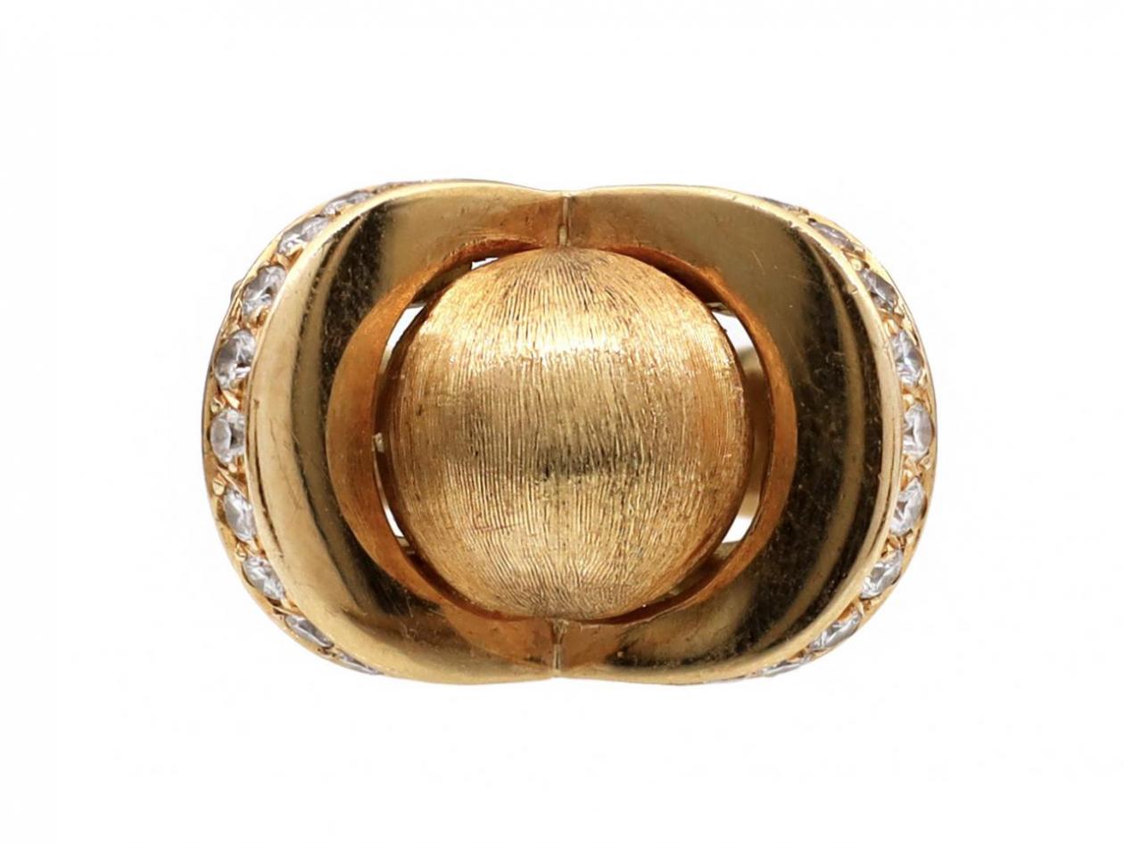 Vintage three dimensional globe ring in 18kt yellow gold