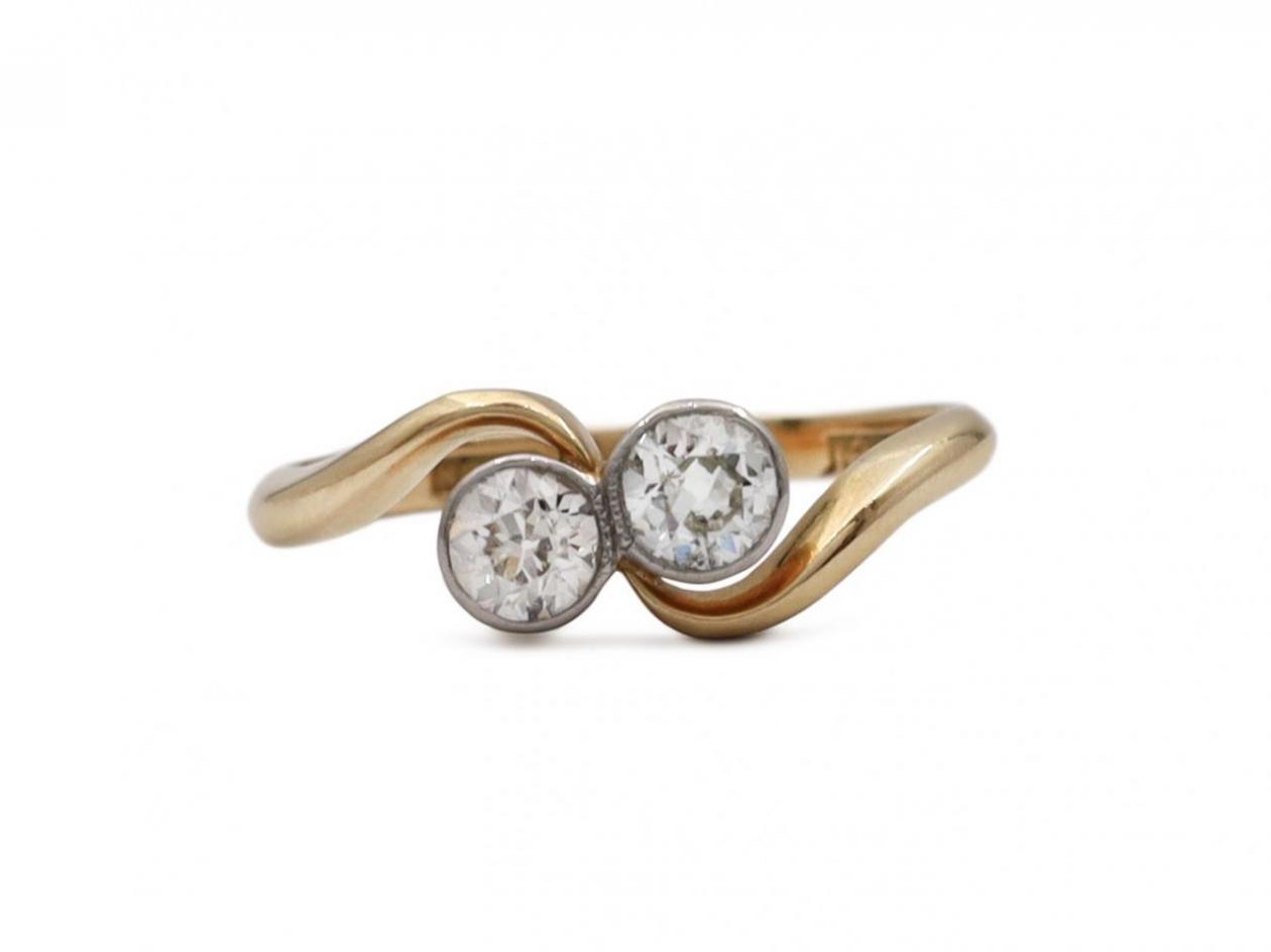 Edwardian diamond two stone twist ring in 18kt yellow gold