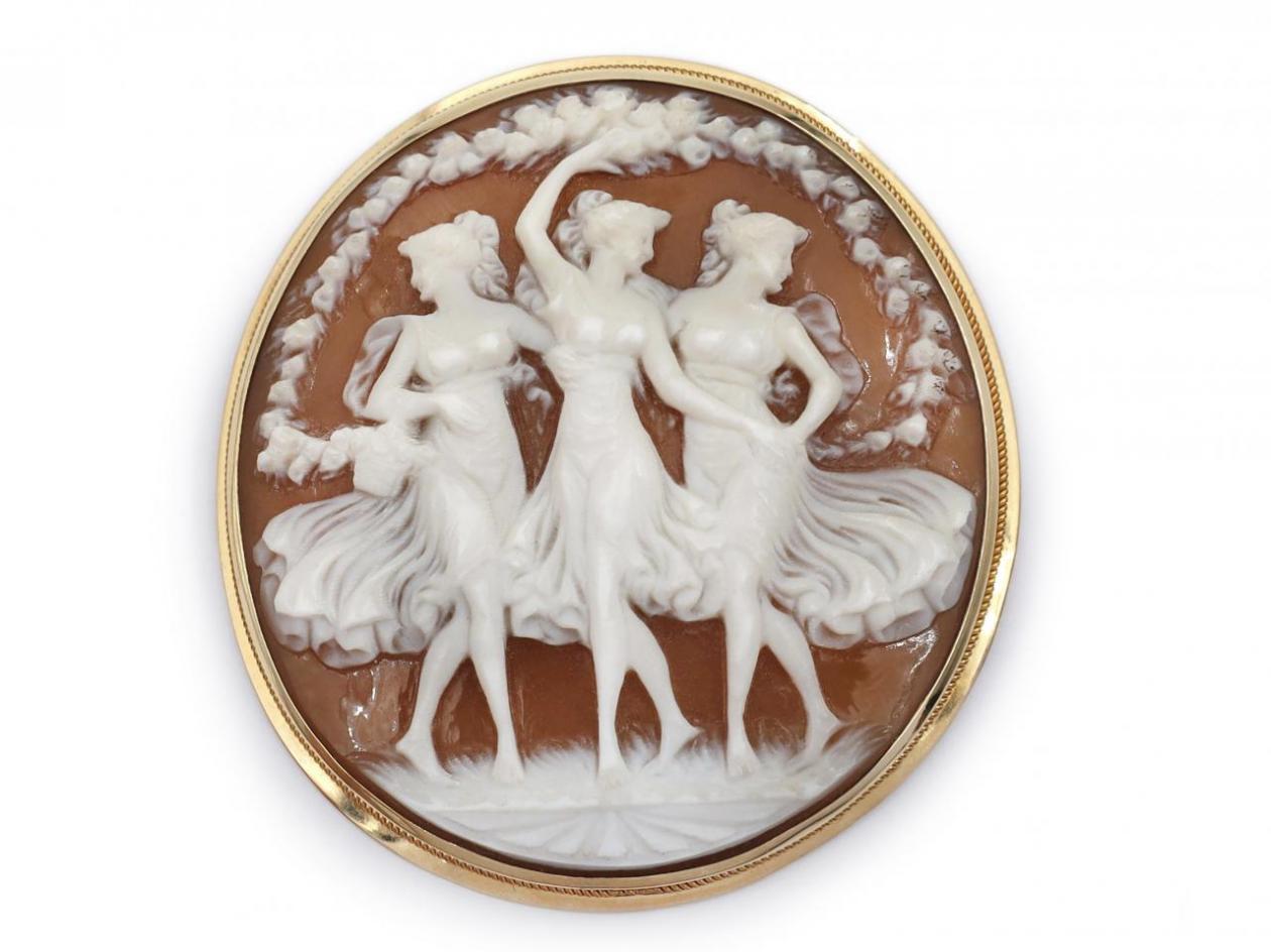 Victorian 9kt yellow gold 'Three Graces' shell cameo brooch/pendant