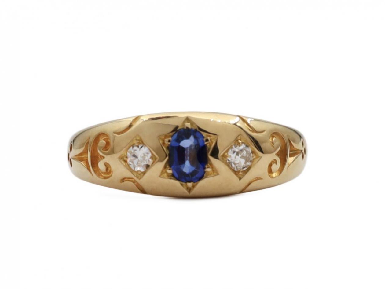 Victorian sapphire and diamond three stone gypsy ring in 18kt yellow gold