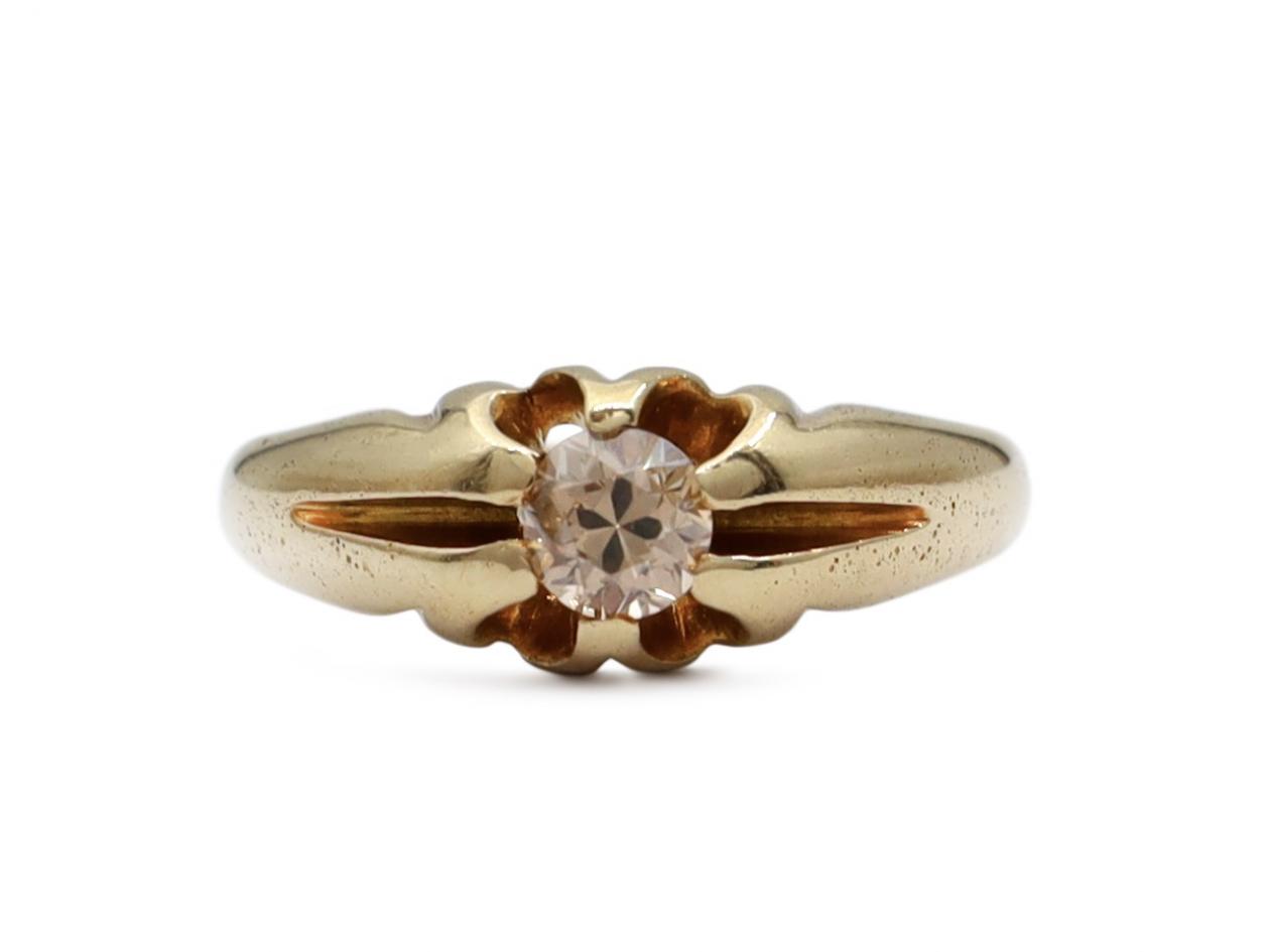 Antique 18kt yellow gold and champagne diamond solitaire ring