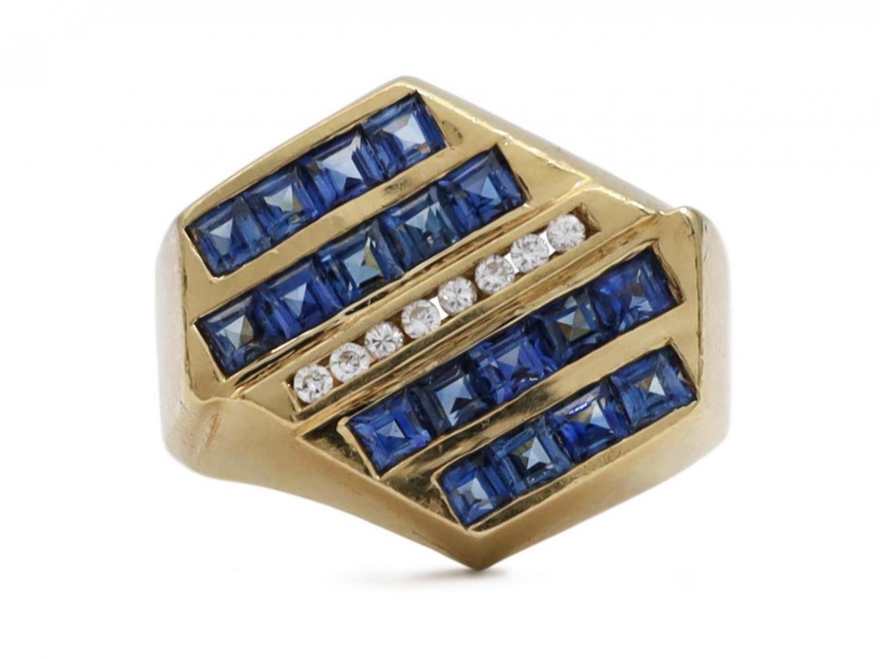 Retro diamond and sapphire signet ring in 18kt gold