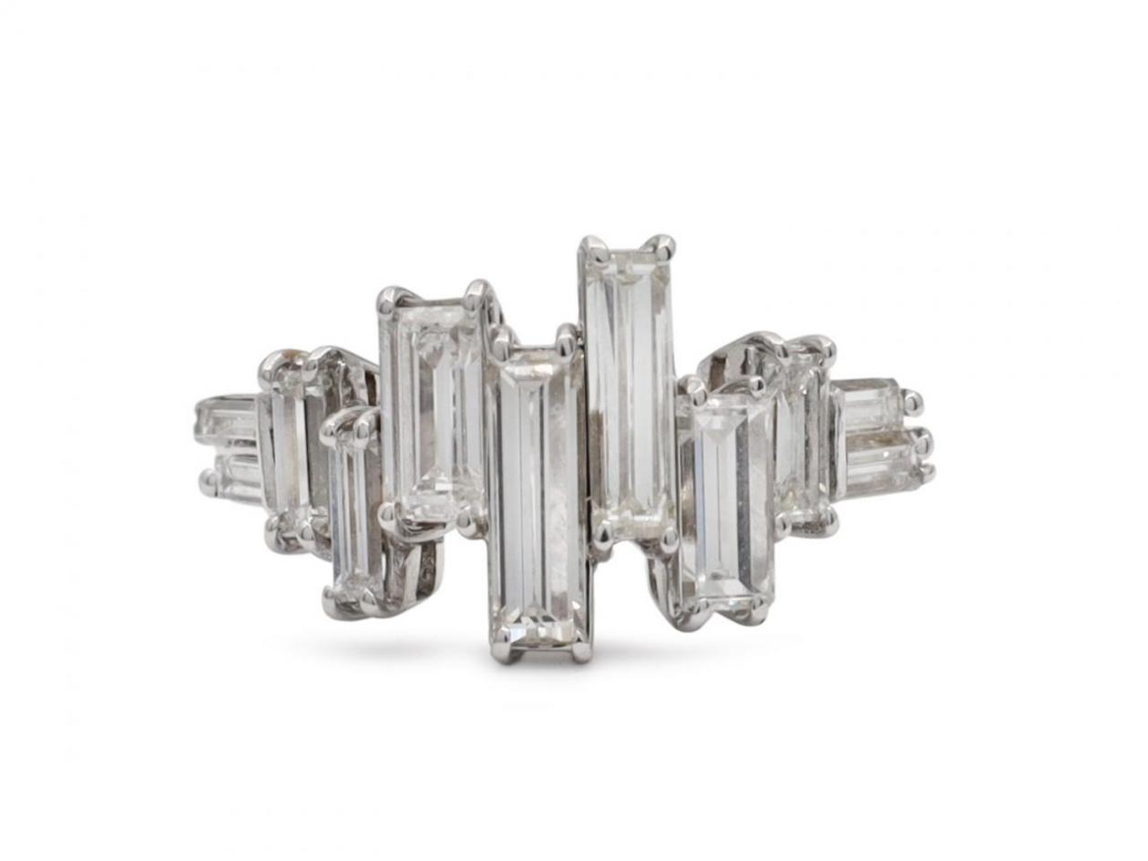 Vintage jagged baguette cut diamond ring in 18kt white gold