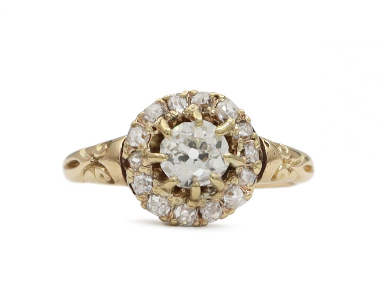 Antique diamond circular cluster ring in 18kt yellow gold